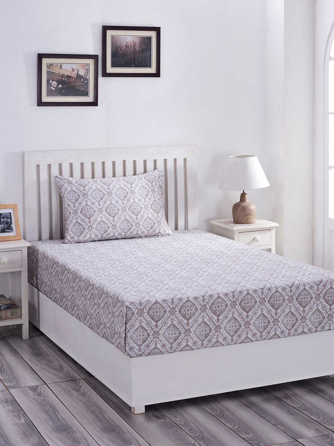 

MASPAR Unisex Red Bedsheets, White