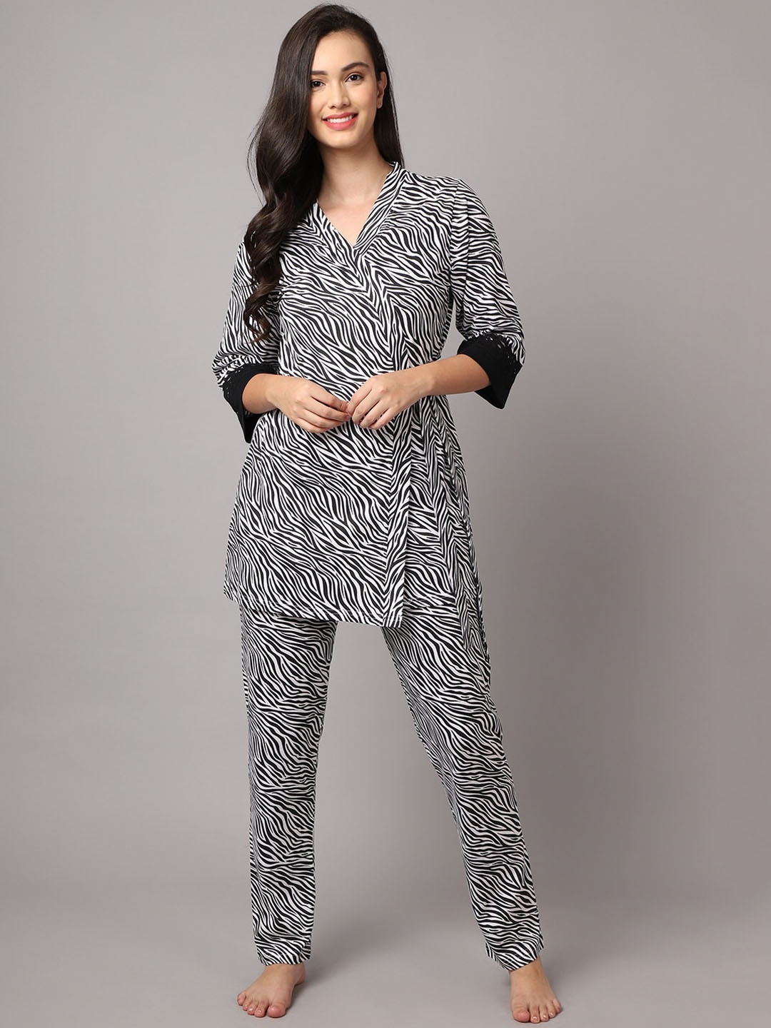 

Kanvin Women Black & White Printed Cotton Blend Night suit