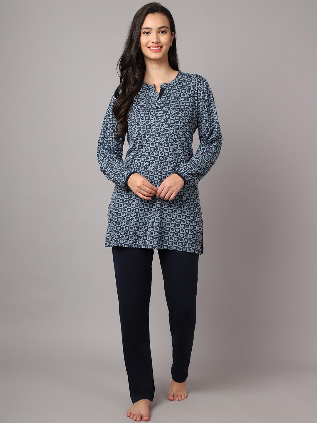 

Kanvin Women Blue & Black Printed Night suit