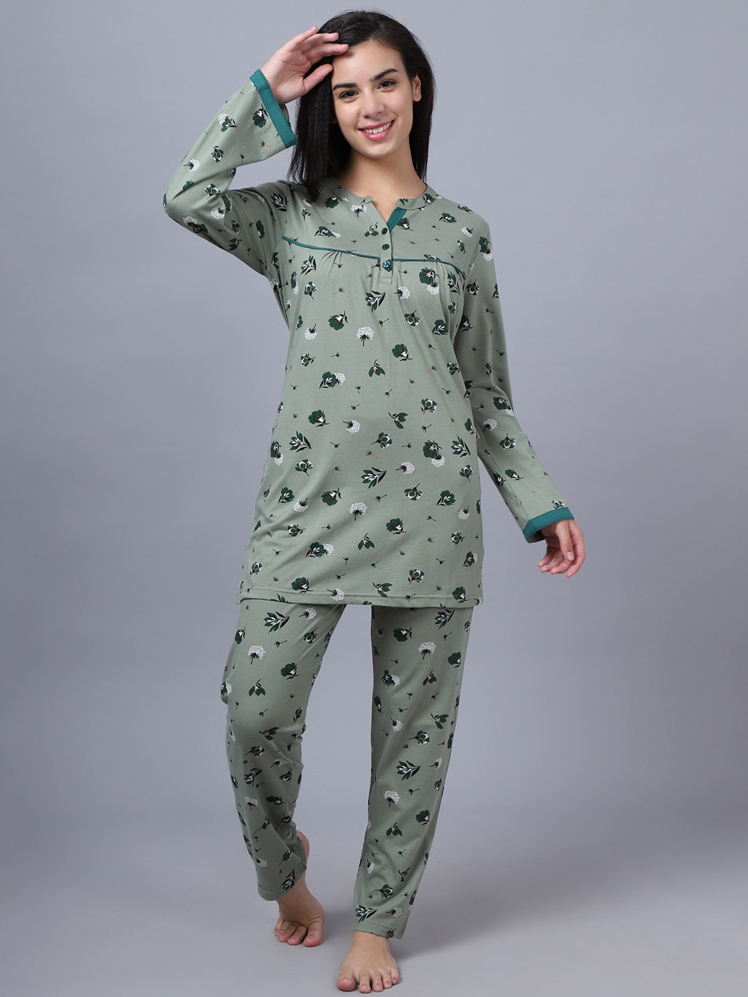 

Kanvin Women Green & Off White Printed Night suit