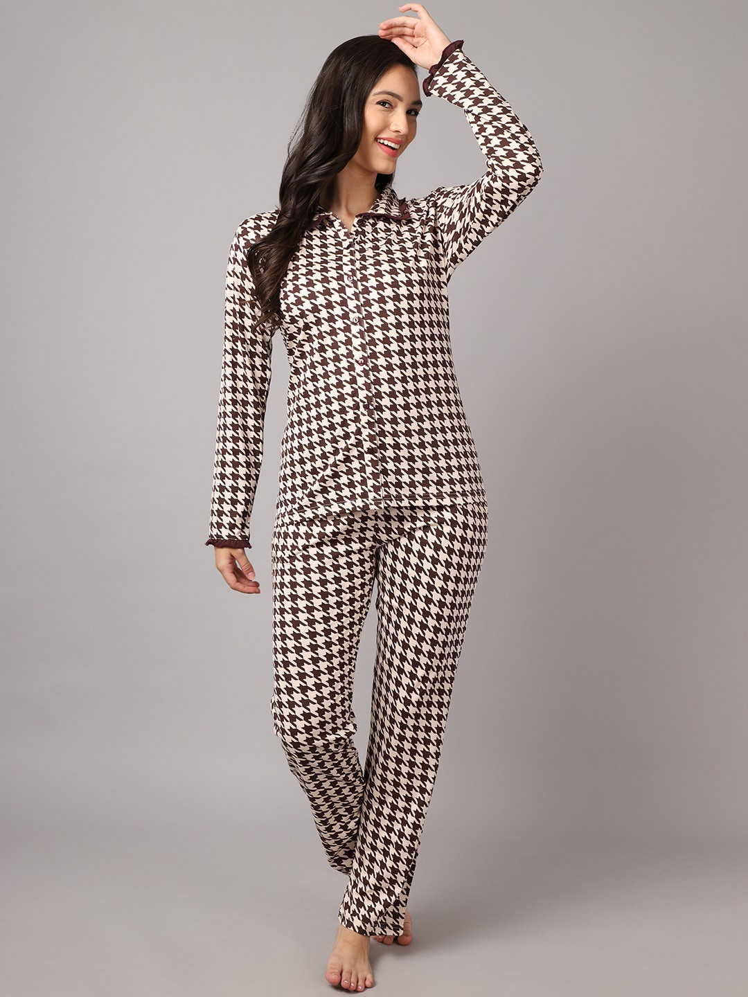 

Kanvin Women Brown & White Printed Night suit