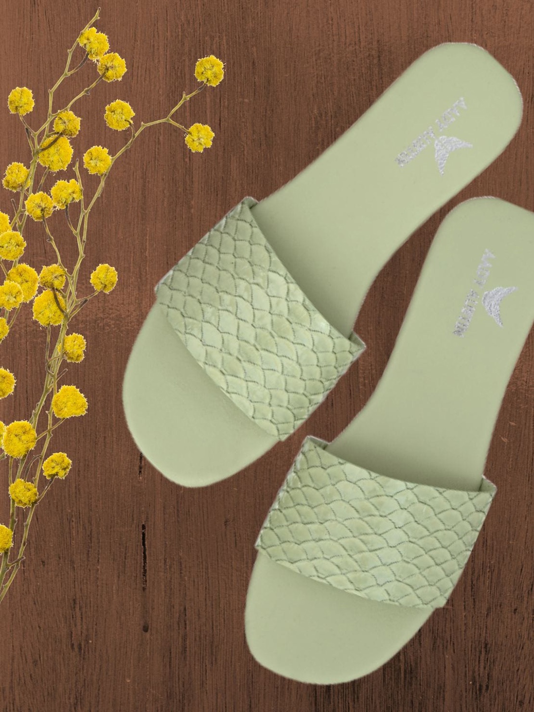 

AADY AUSTIN Women Green Textured Open Toe Flats