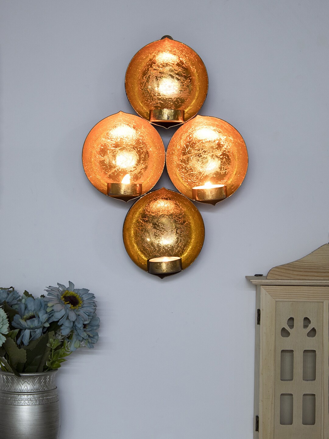 

MARKET99 Gold-Toned Mild T-Light Candle Holder
