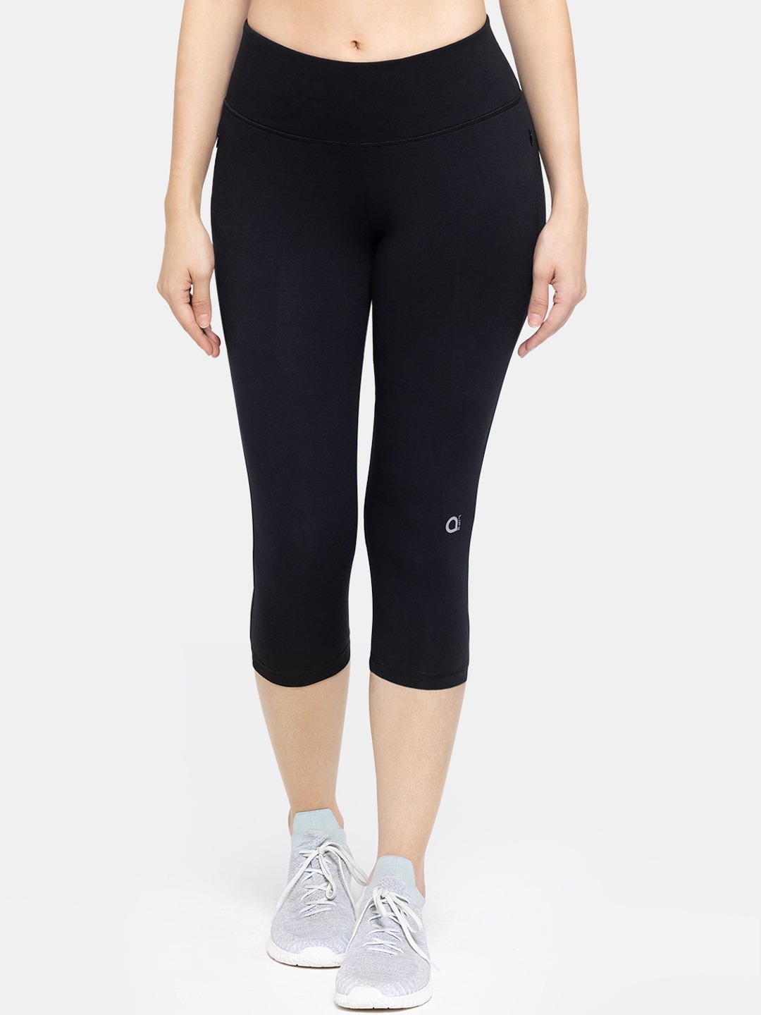 

Amante Women Black Solid Capris