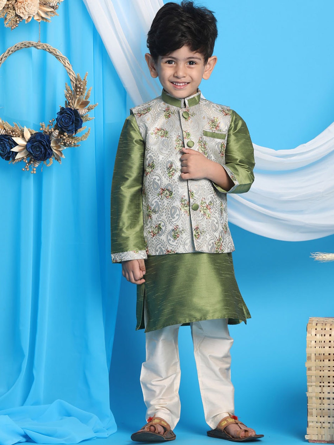 

VASTRAMAY Boys Green Ethnic Motifs Kurta & Churidar With Nehru Jacket