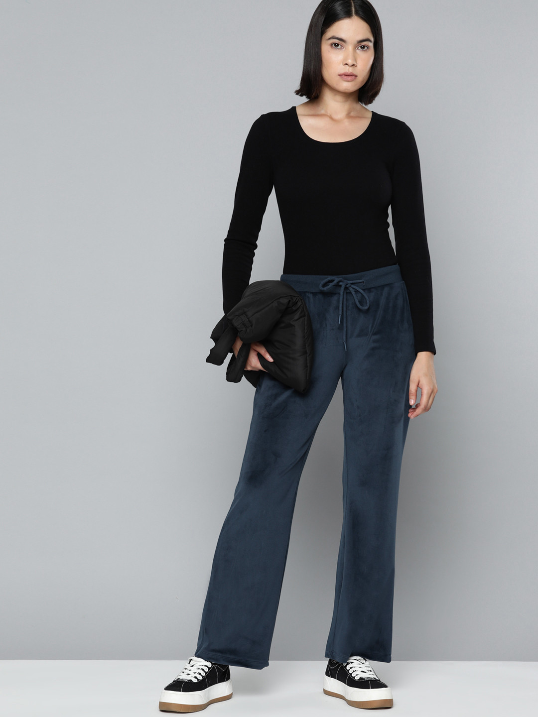 

ether Women Navy Blue Velvet Finish Flared Track Pants