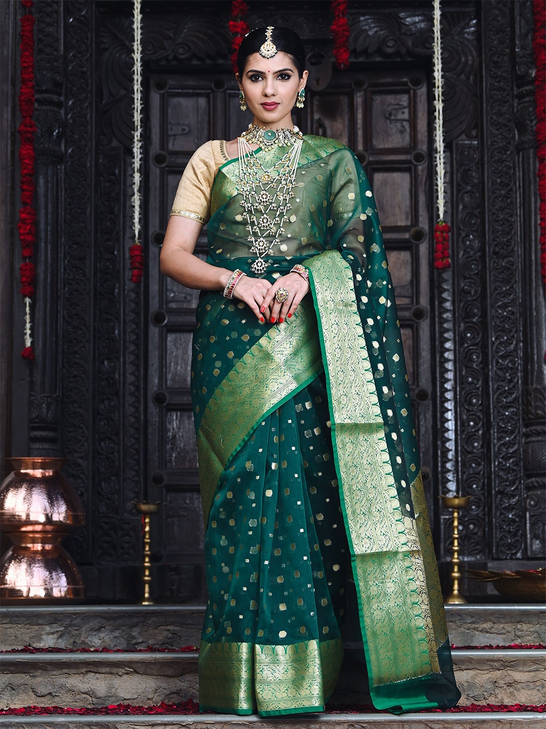 

BEATITUDE Women Green & Gold-Toned Floral Zari Organza Saree