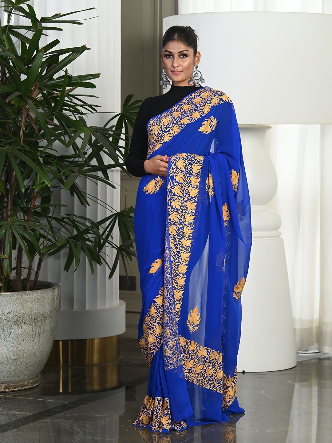 

BEATITUDE Blue & Beige Floral Embroidered Aari Work Kashmiri Saree
