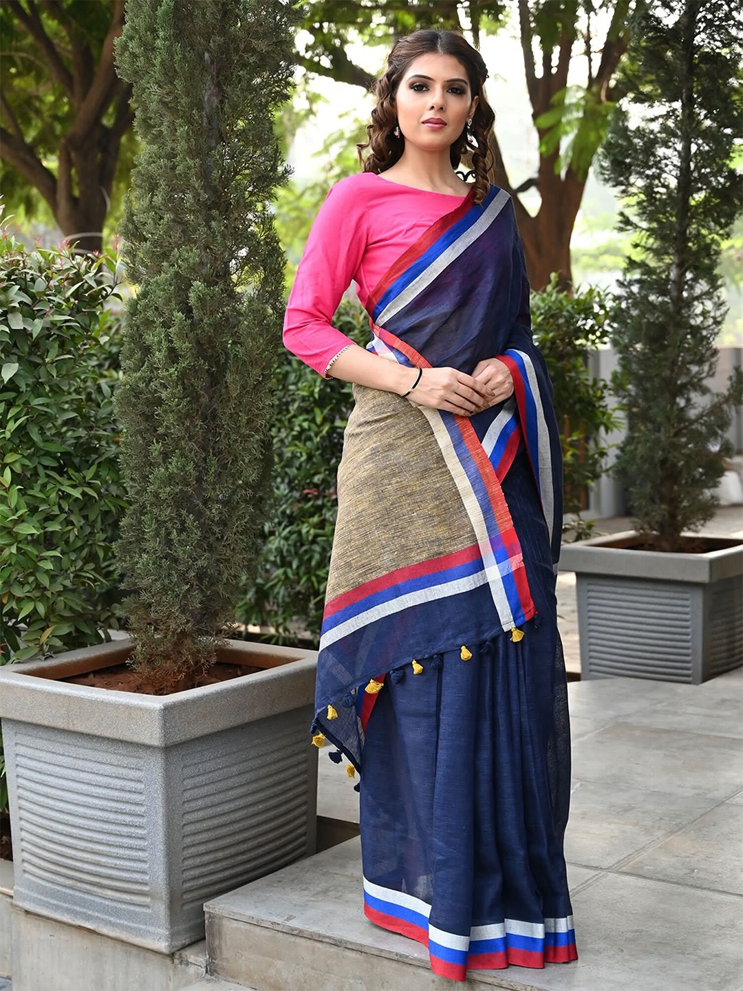 

BEATITUDE Blue & White Pure Linen Saree