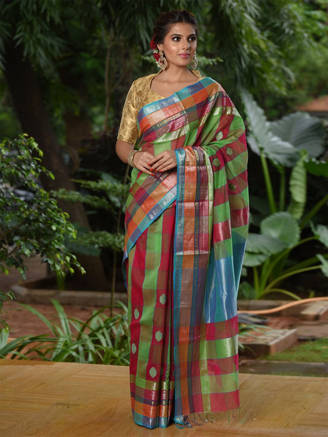 

BEATITUDE Blue & Pink Checked Saree