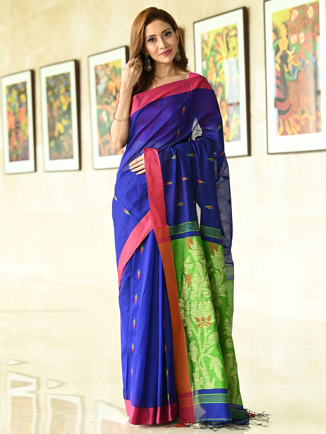 

BEATITUDE Blue & Green Woven Design Saree