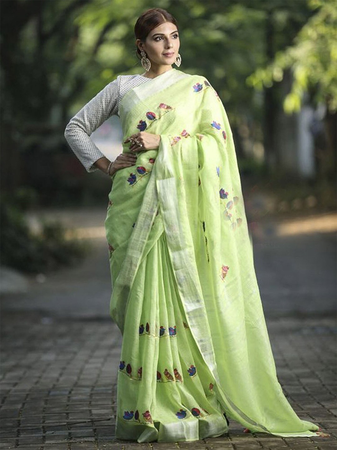 

BEATITUDE Green & Pink Floral Pure Linen Embroidered Saree