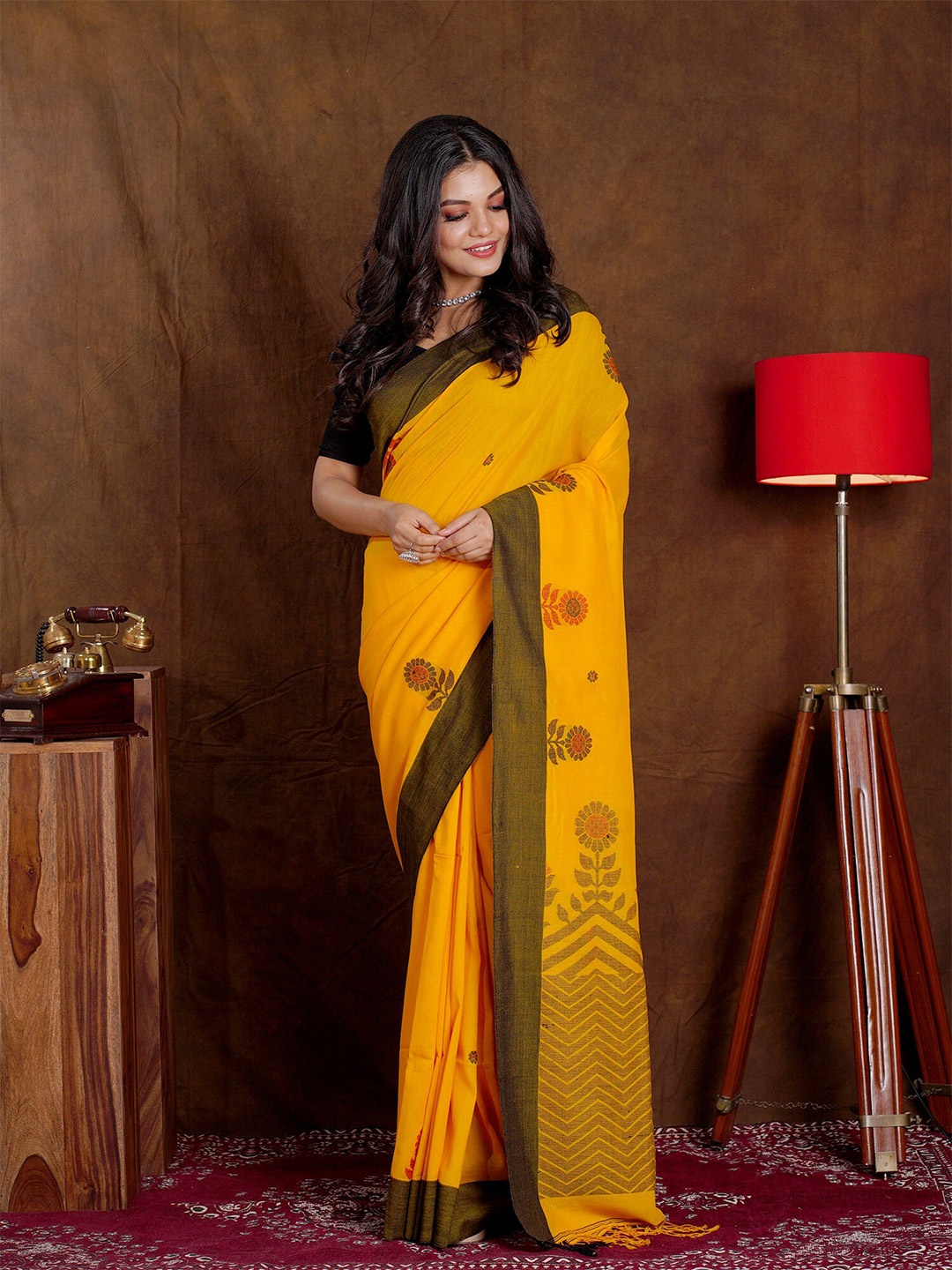 

BEATITUDE Yellow & Green Woven Design Pure Cotton Saree