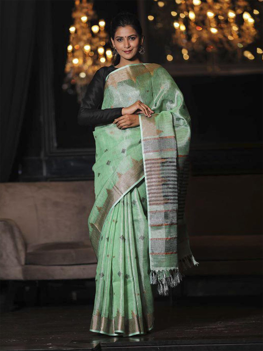 

BEATITUDE Green & Gold-Toned Zari Pure Linen Saree