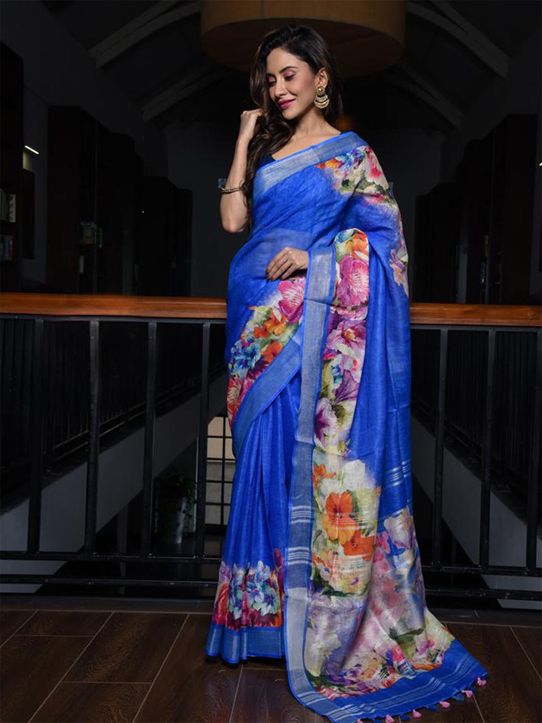 

BEATITUDE Blue & Silver-Toned Floral Zari Pure Linen Saree