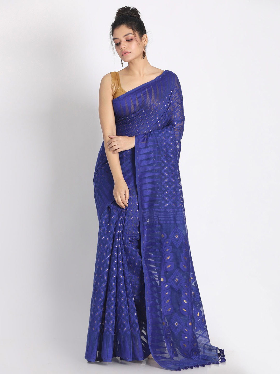 

BEATITUDE Blue & Gold-Toned Woven Design Saree