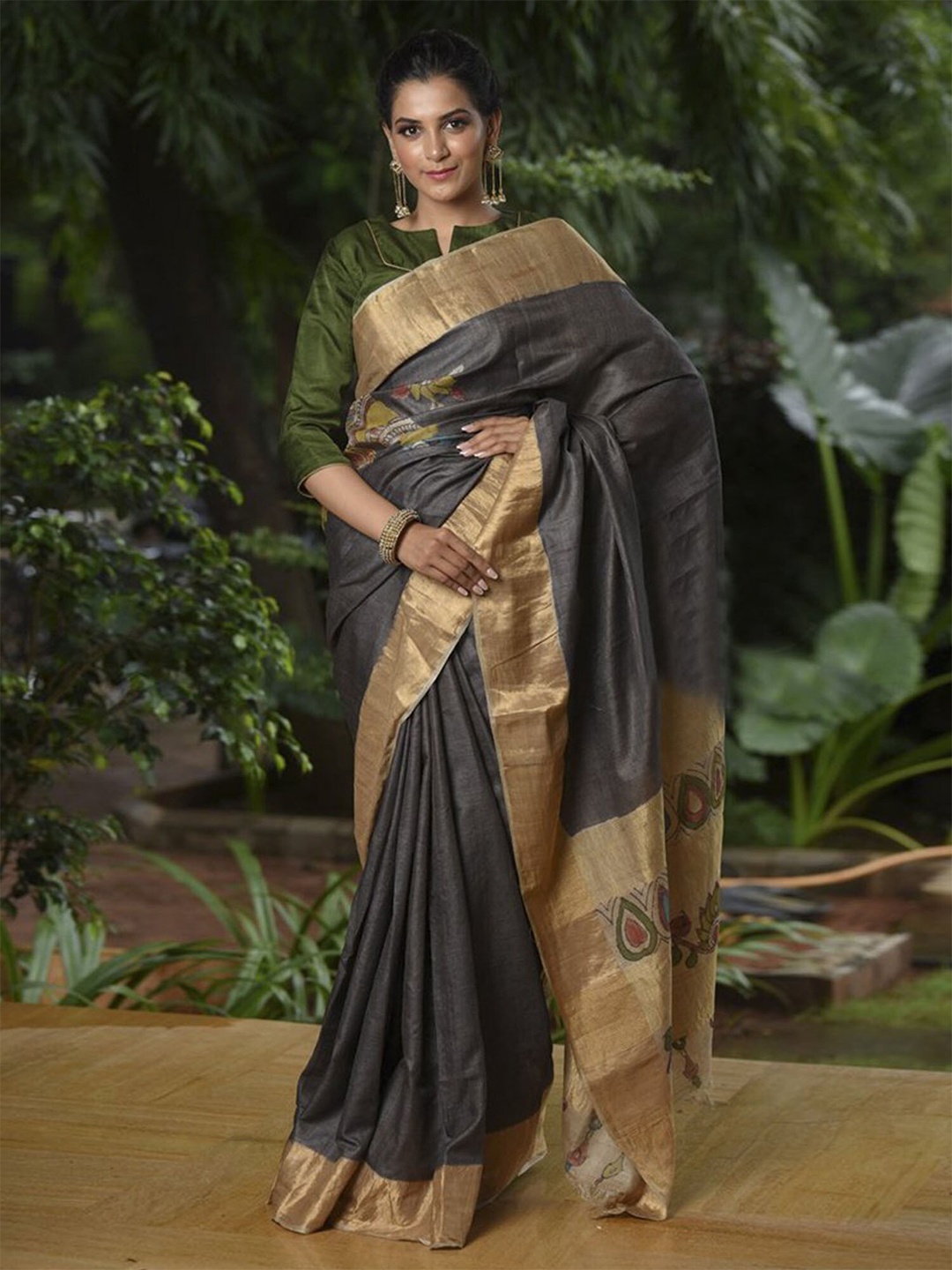 

BEATITUDE Black & Gold-Toned Ethnic Motifs Zari Pure Silk Saree