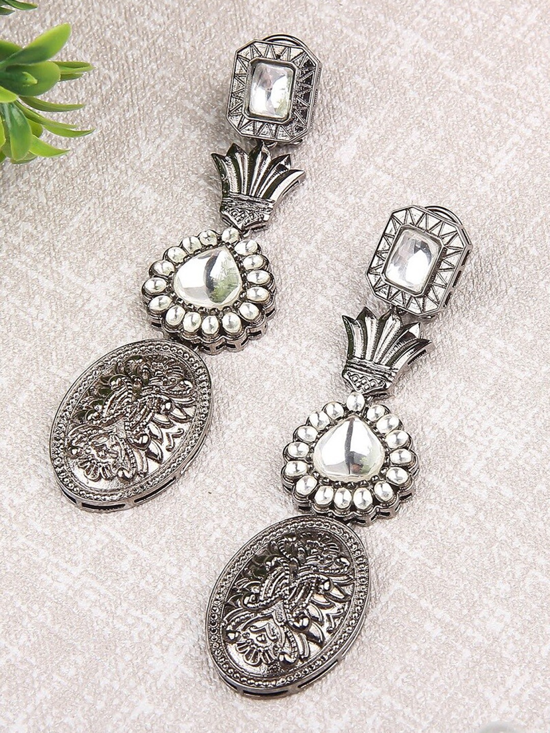 

AURAA TRENDS Women White & Silver-Toned Contemporary Drop Earrings