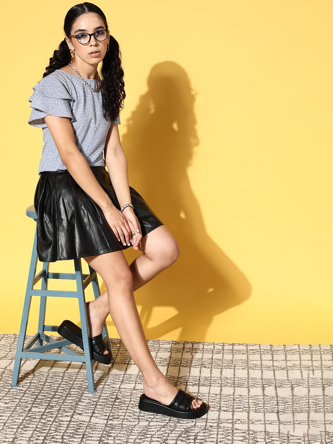 

Berrylush Deep Blue Geometric Ruffled Top