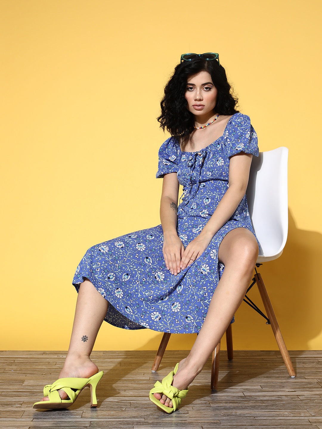 

Berrylush Women Blue Floral Fluid Tie-Up Dress