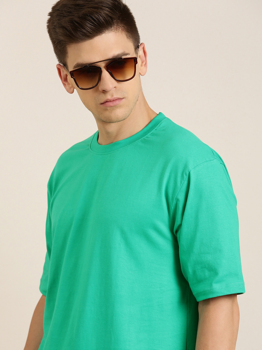 

Difference of Opinion Men Green Pure Cotton Drop-Shoulder Oversized Fit T-shirt