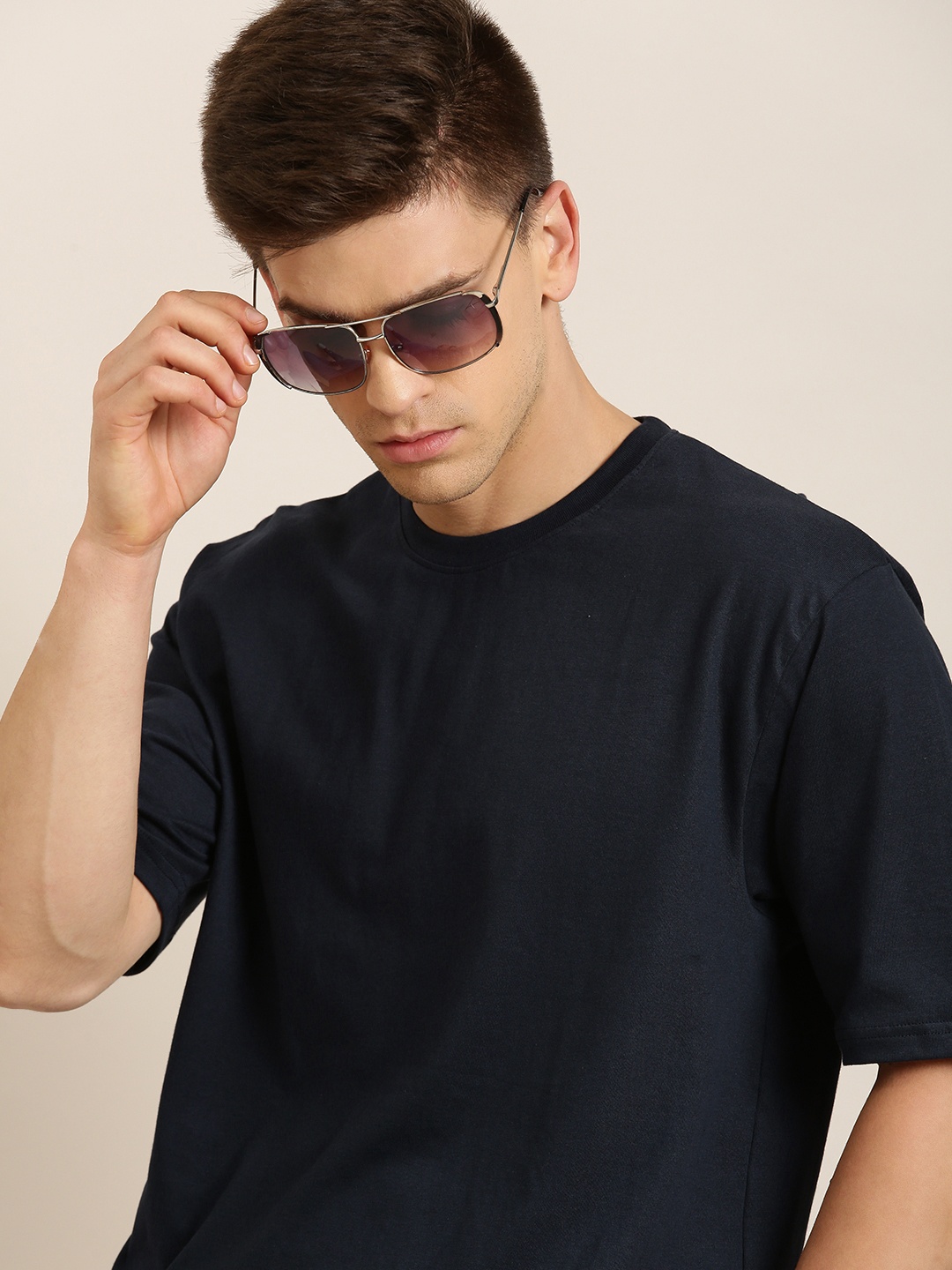 

Difference of Opinion Men Navy Blue Pure Cotton Drop-Shoulder Oversized Fit T-shirt