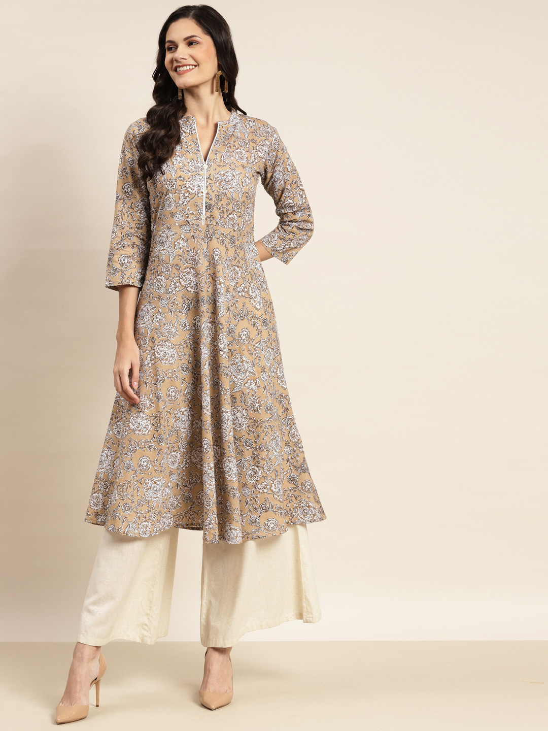 

Jompers Women Brown & Off White Floral Printed Anarkali Cotton Kurta