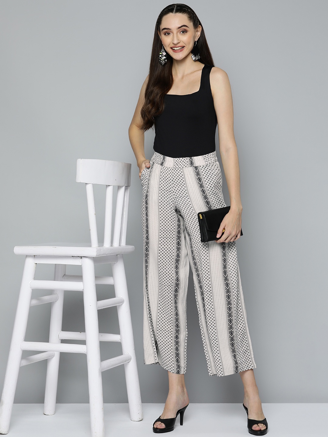 

HERE&NOW Women Grey & Off White Printed Flared Cropped Palazzos