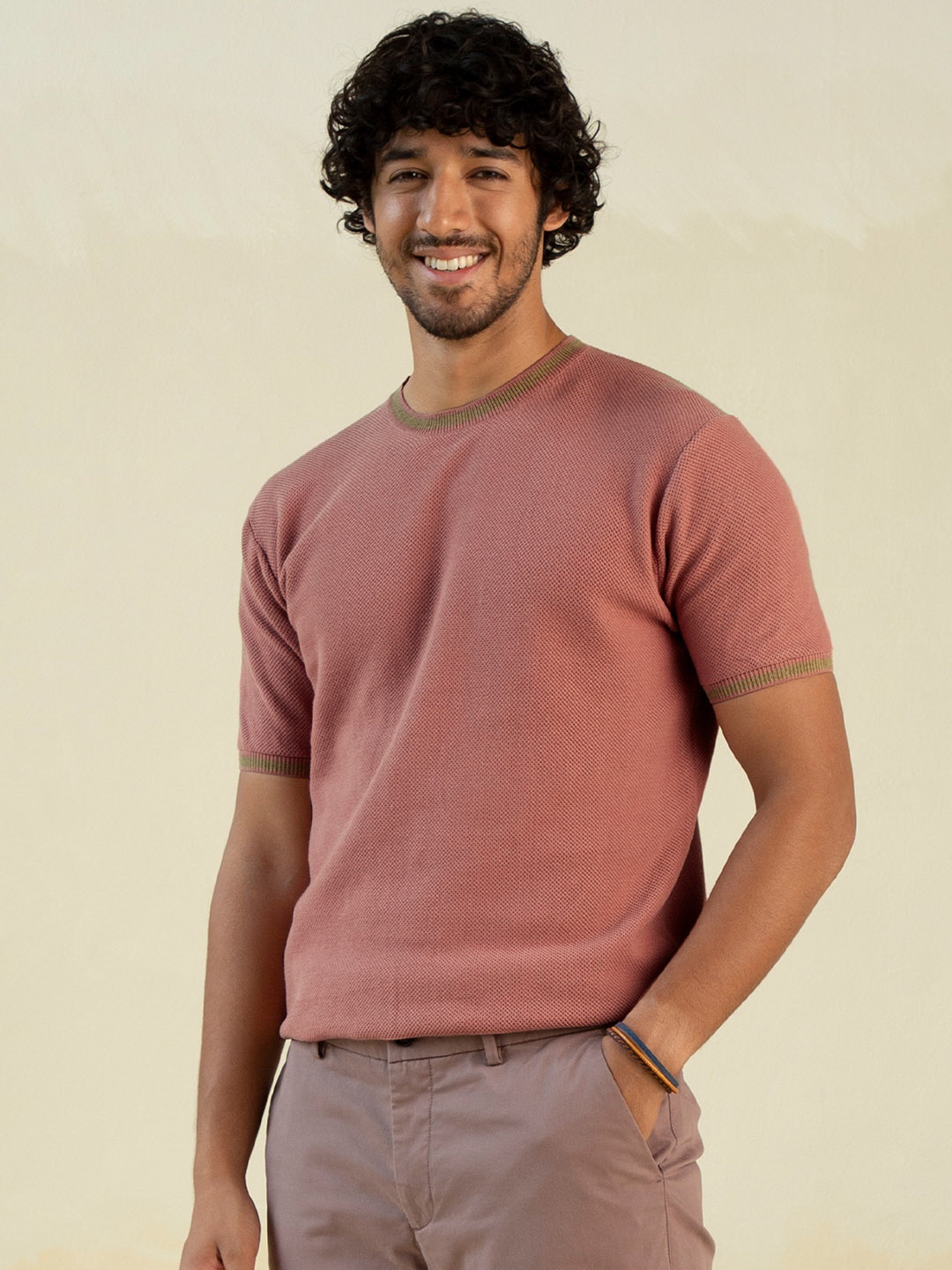 

Andamen Men Pink Solid Cotton T-shirt