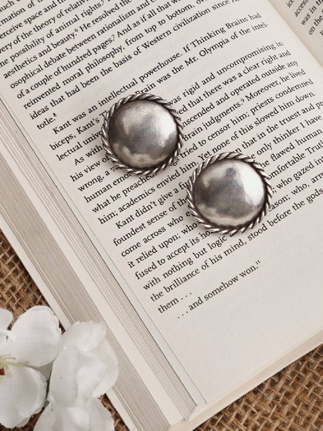 

VENI Silver-Toned Circular Oxidised Studs Earrings