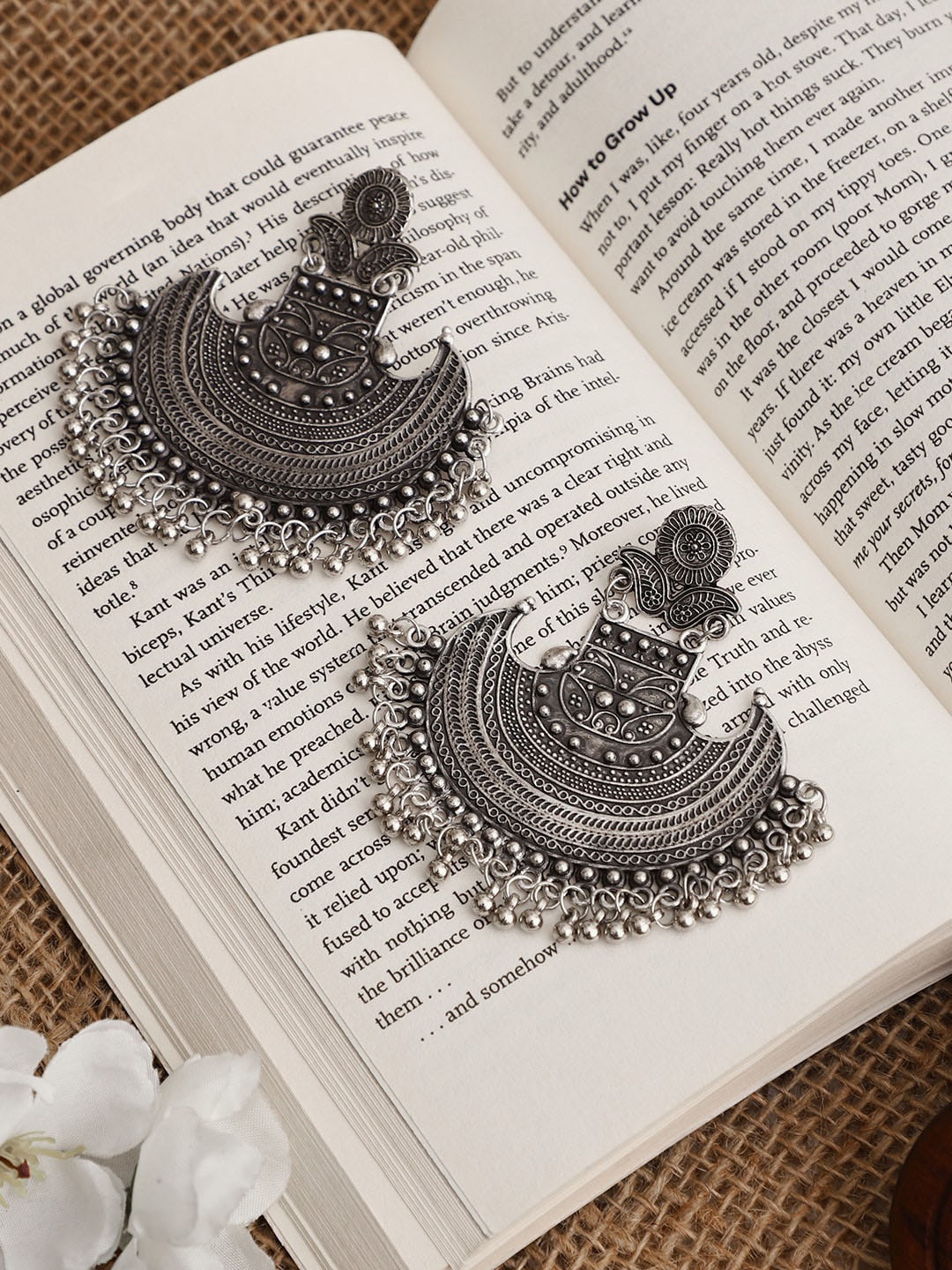 

VENI Silver-Plated Crescent Shaped Oxidised Chandbalis Earrings