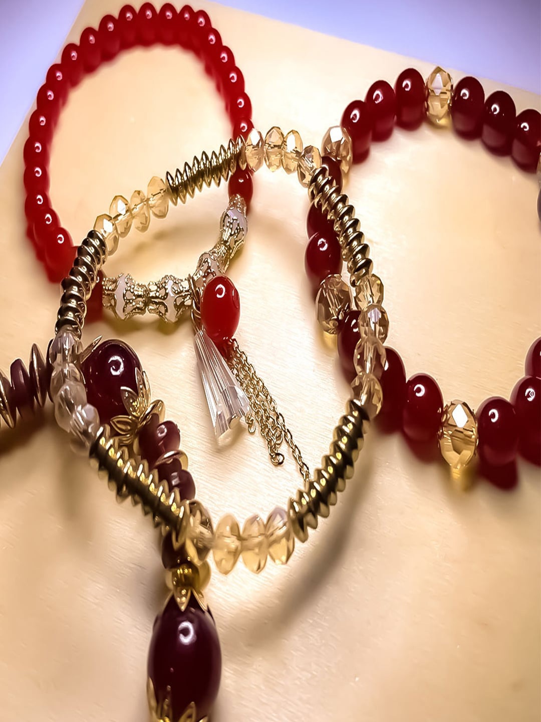 

UNIVERSITY TRENDZ Unisex Red Bracelet, Gold