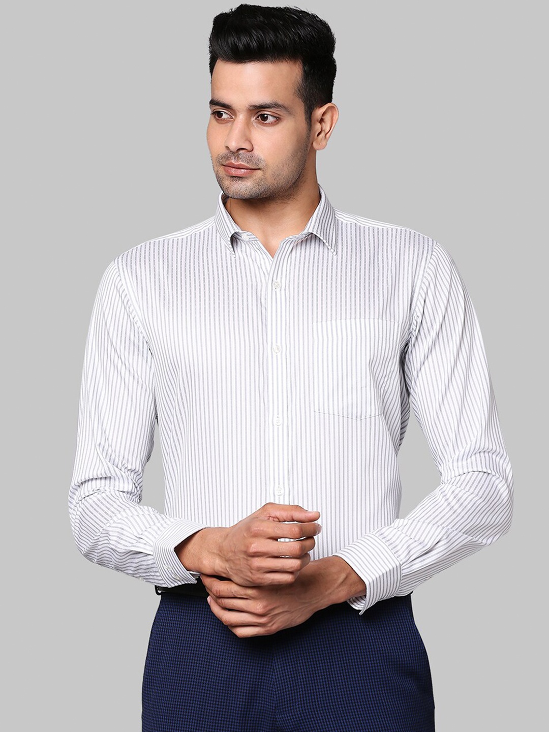 

Park Avenue Men White Slim Fit Striped Casual Shirt