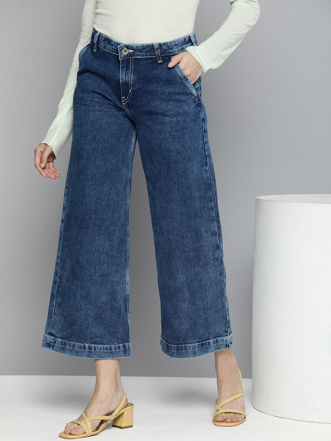 

Chemistry Women Blue Flared Light Fade Stretchable Jeans