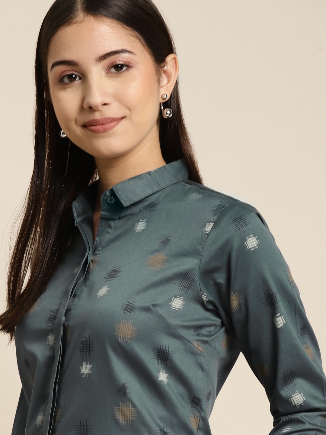 

Hancock Women Green Printed Satin Standard Slim Fit Pure Cotton Formal Shirt