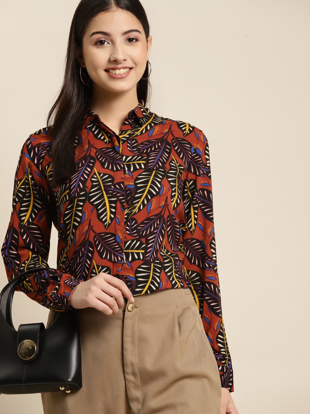 

Hancock Women Black Standard Slim Fit Floral Printed Formal Shirt