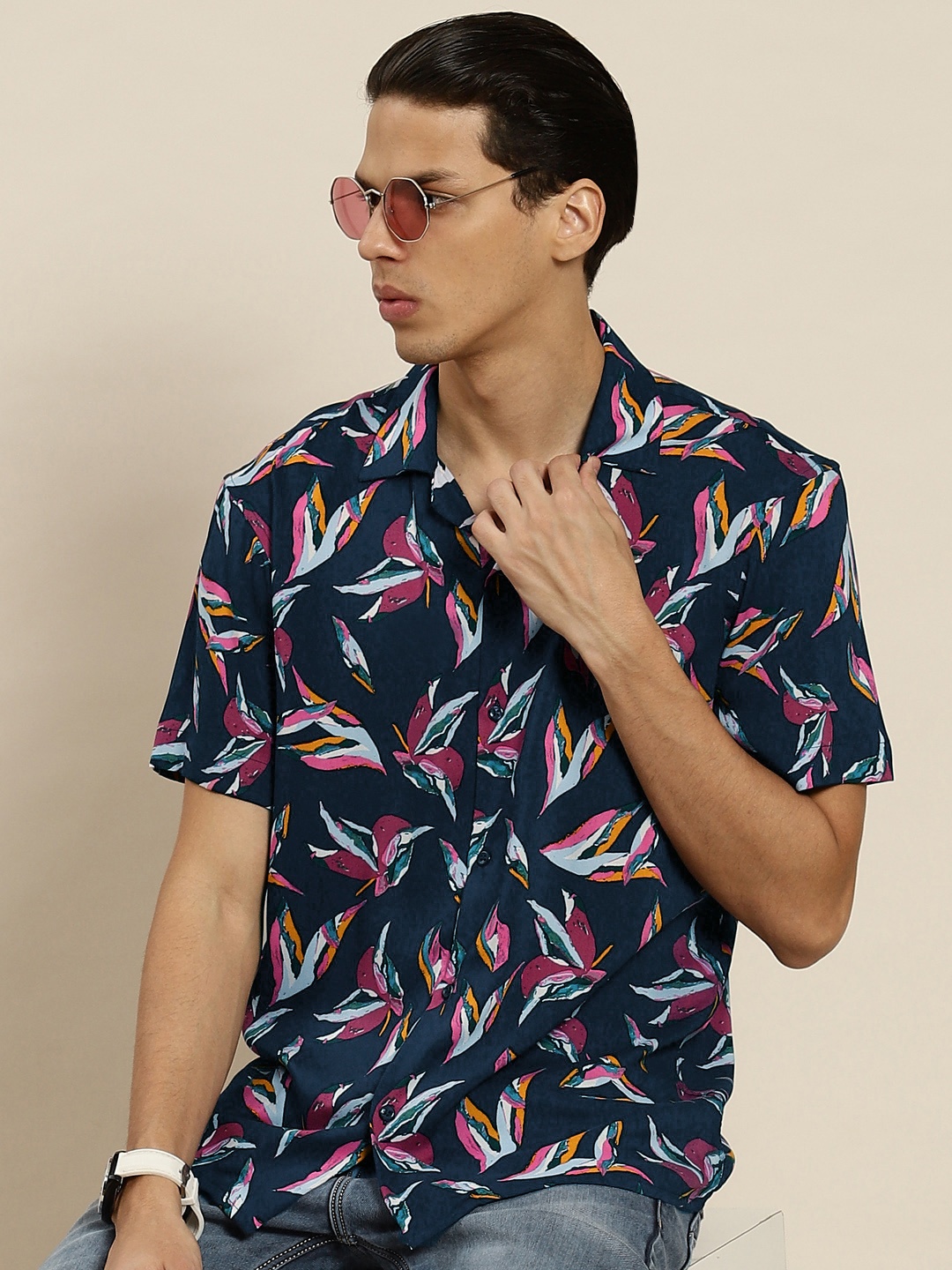 

Hancock Men Navy Blue & Pink Relaxed Floral Printed Casual Shirt