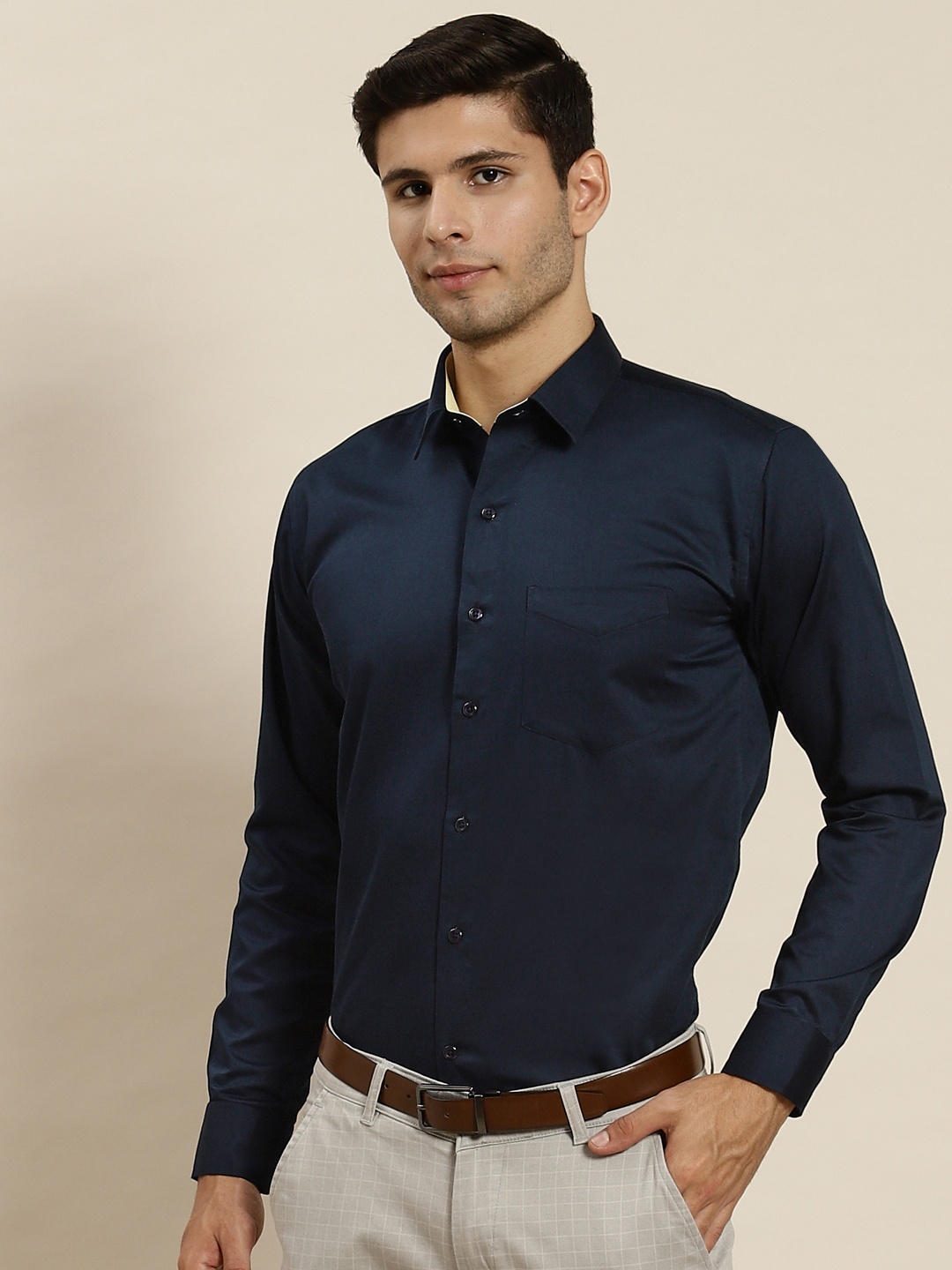 

Hancock Men Navy Blue Solid Slim Fit Formal Shirt