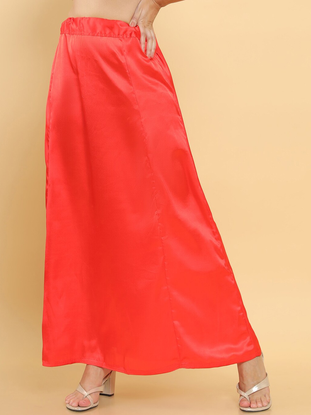 

Soch Women Red Solid Saree Shapewear