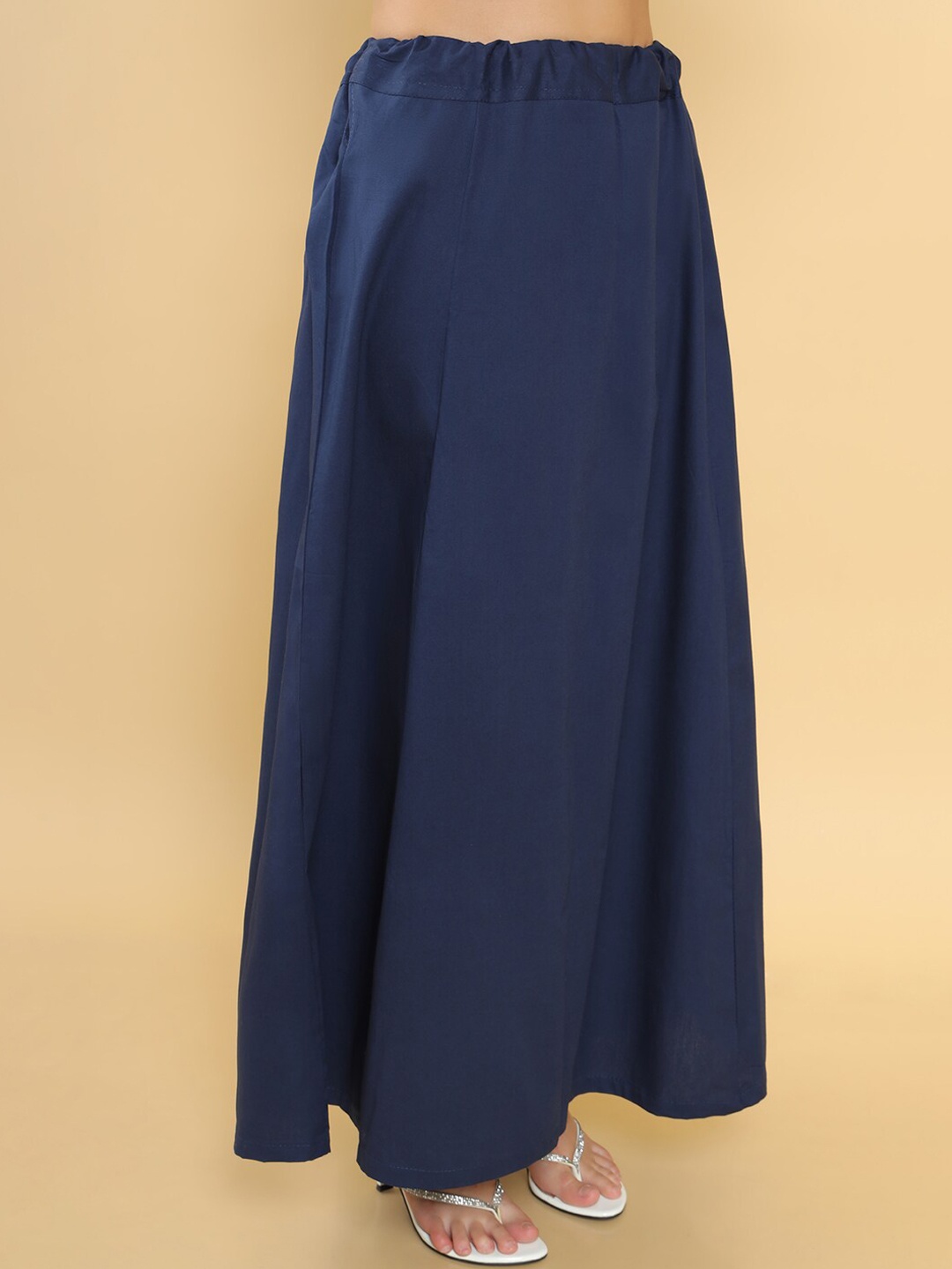 

Soch Women Navy Blue Solid Saree Shapewear