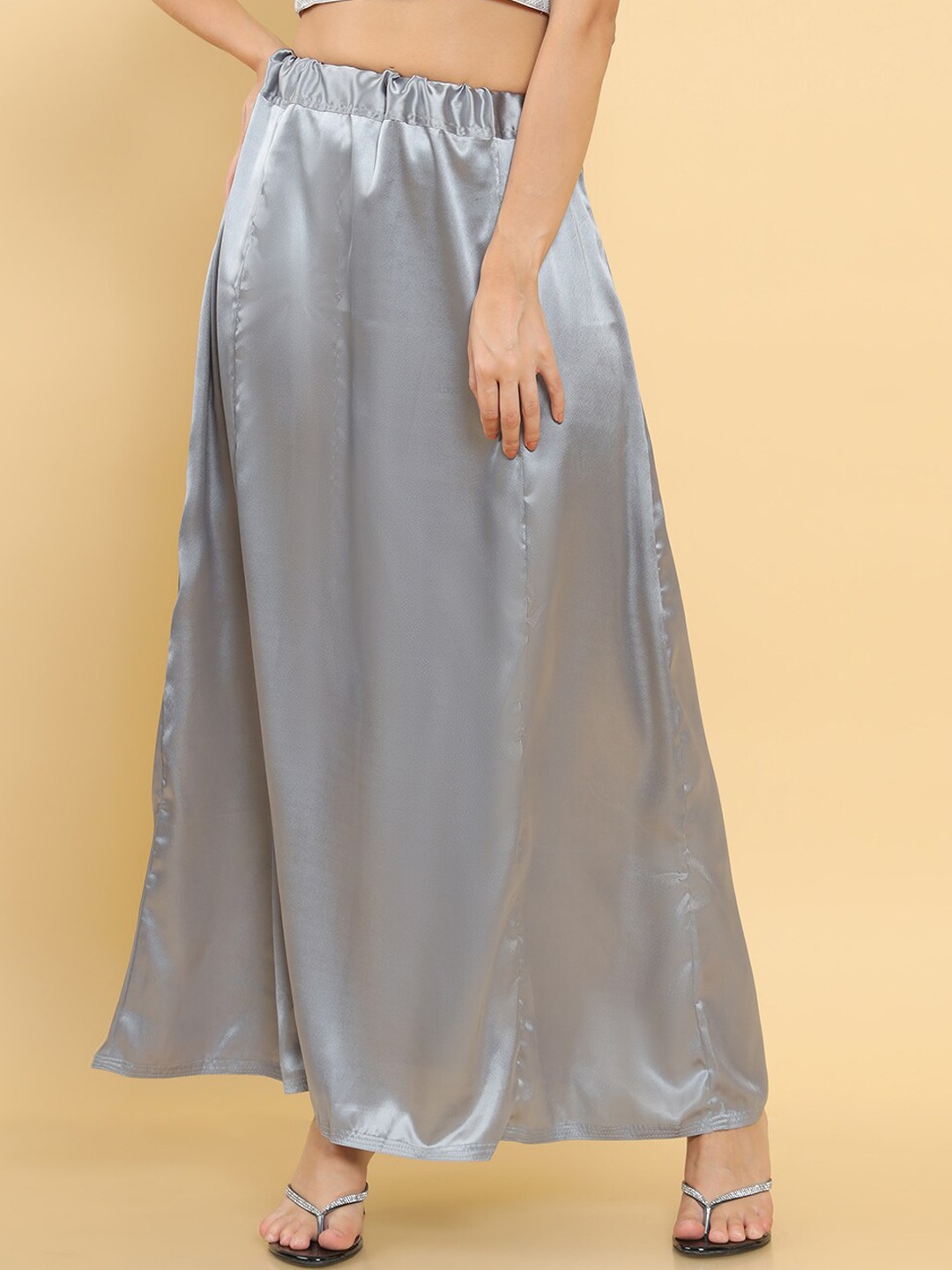 

Soch Women Grey Solid Saree Shape-Wear