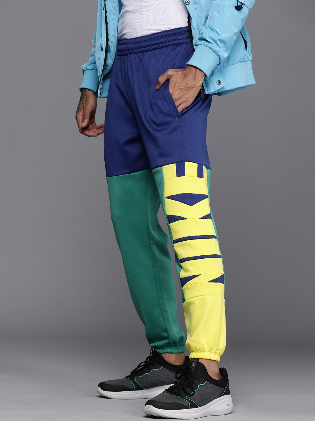 

Nike Men Blue And Sea Green Colourblocked AS M NK TF STARTING5 Basketball Joggers
