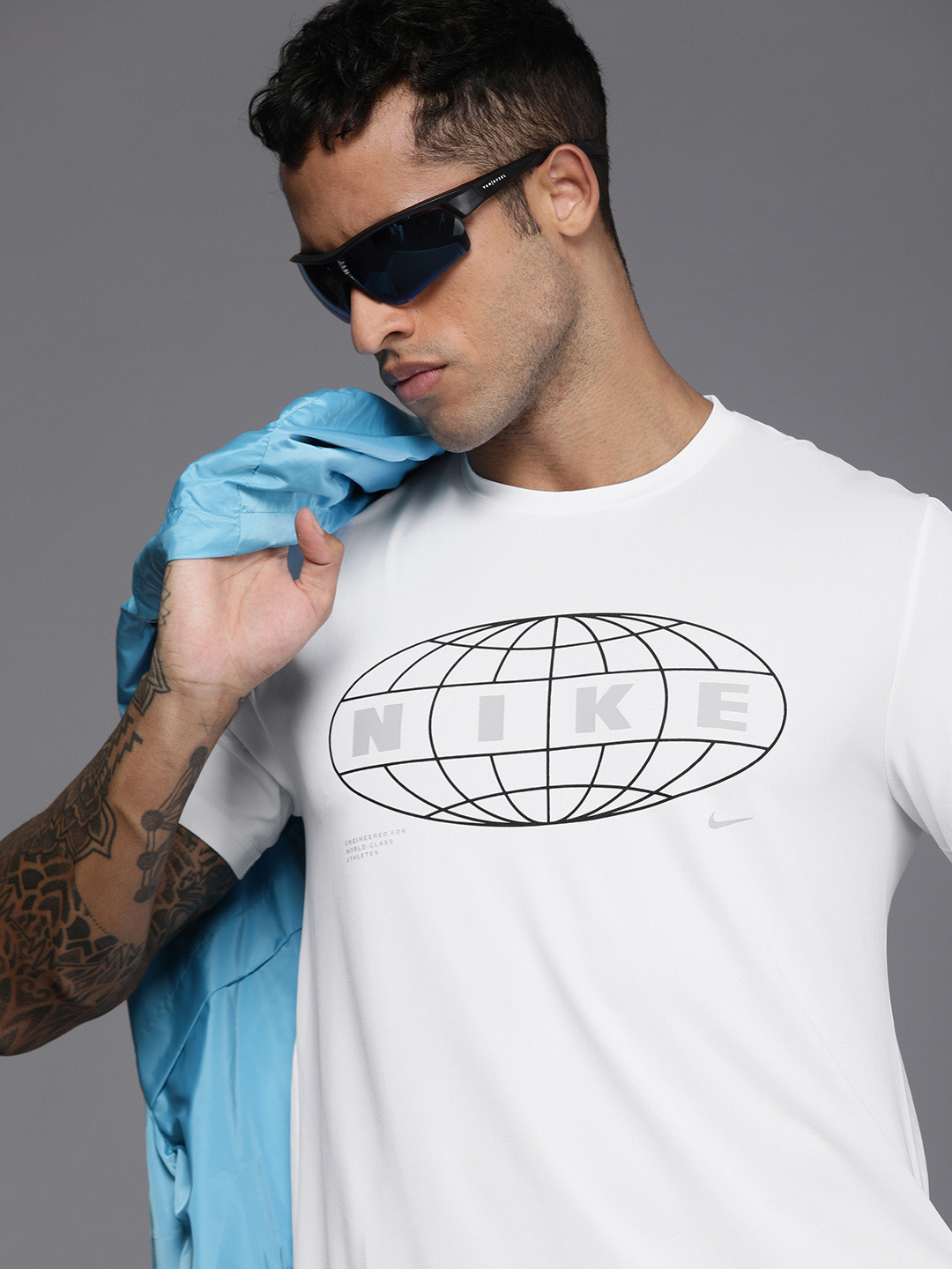 

Nike Men White Brand Logo Printed HPR DRY TOP SS GFX Dri-FIT Training T-shirt