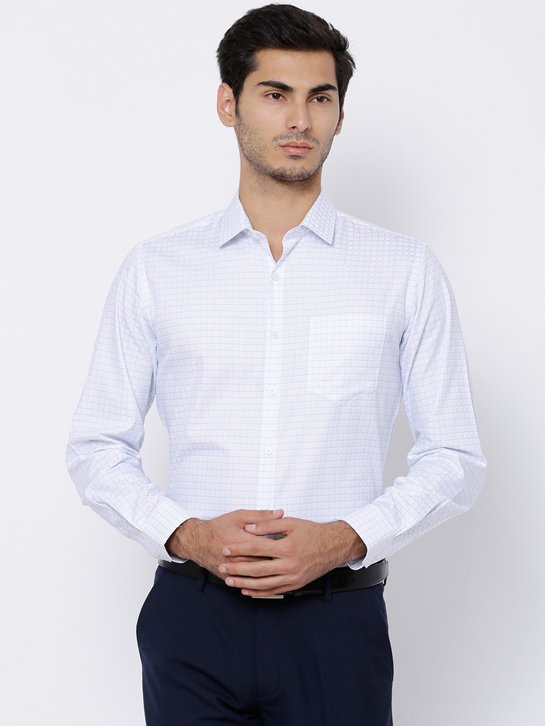 

Black coffee Men White & Blue Slim Fit Checked Formal Shirt