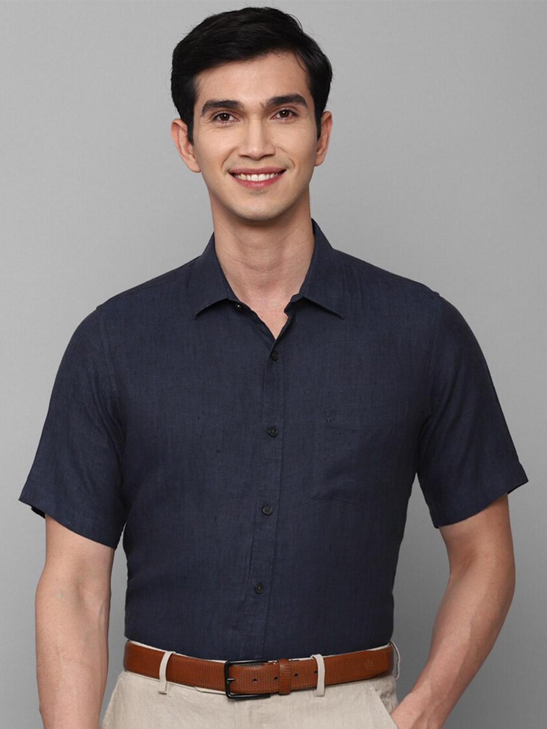 

Allen Solly Men Navy Blue Slim Fit Pure Linen Formal Shirt