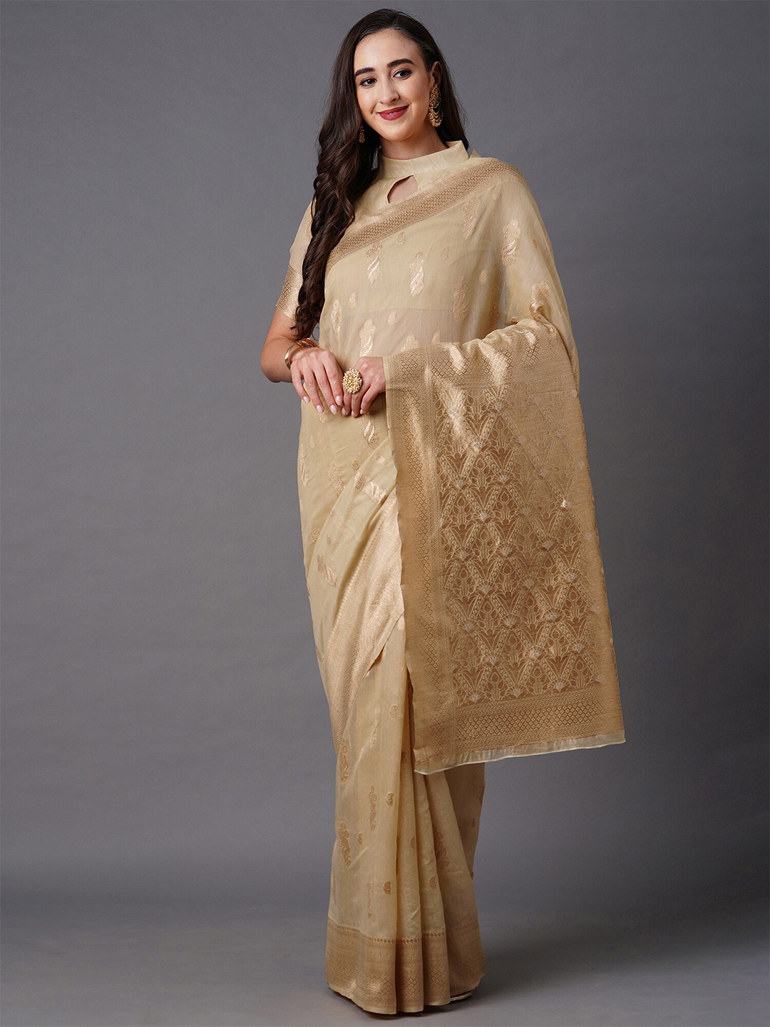 

Mitera Cream-Coloured & Gold-Toned Floral Zari Silk Blend Banarasi Saree