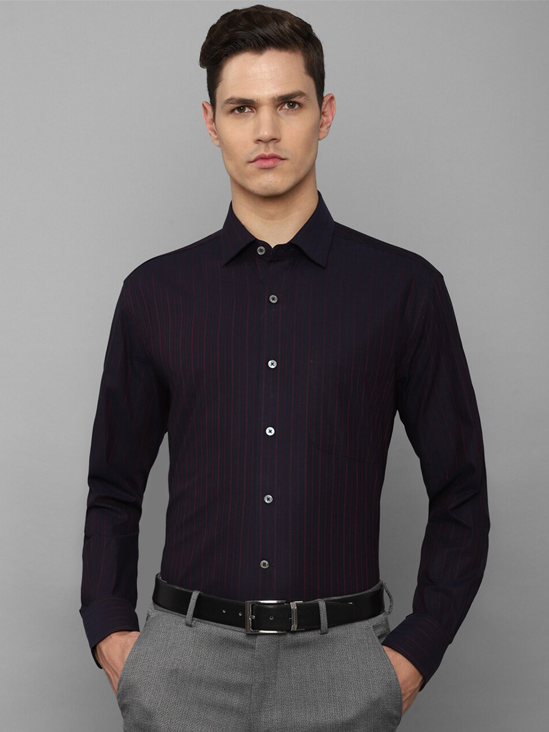 

Luxure by Louis Philippe Men Navy Blue Slim Fit Striped Formal Shirt