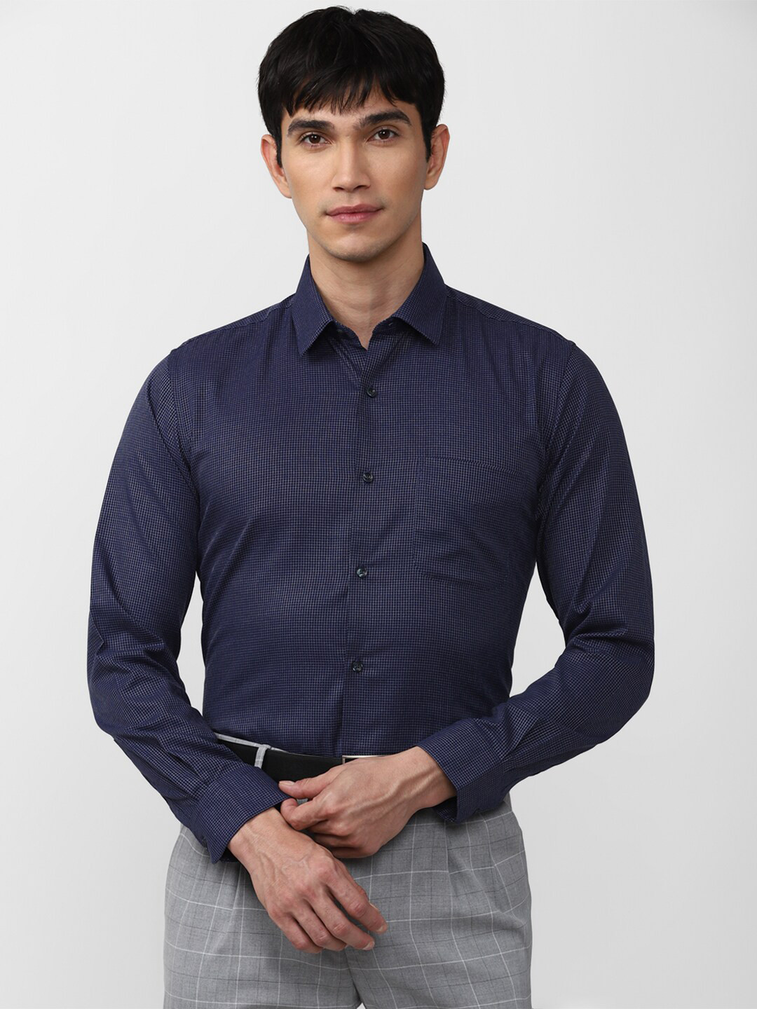 

Peter England Men Navy Blue Checked Pure Cotton Formal Shirt