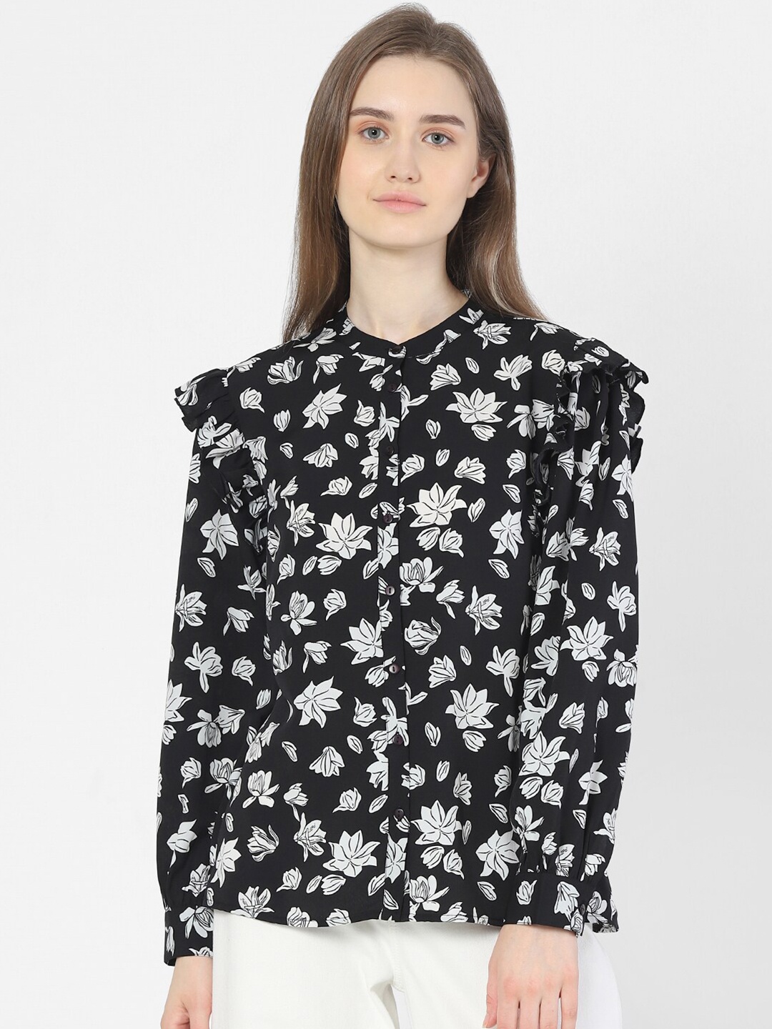 

Vero Moda Black & White Floral Print Mandarin Collar Shirt Style Top