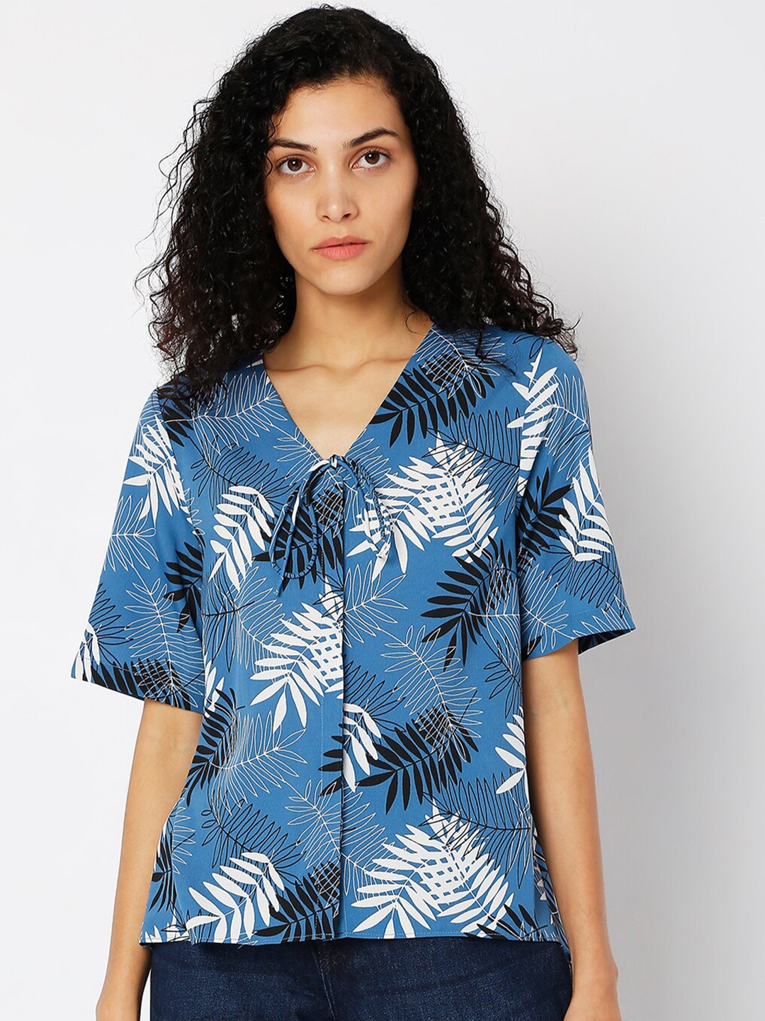 

Vero Moda Blue & White Tropical Printed Top